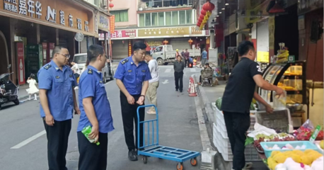 峨边 “城乡环卫一体化”让城更美街更靓